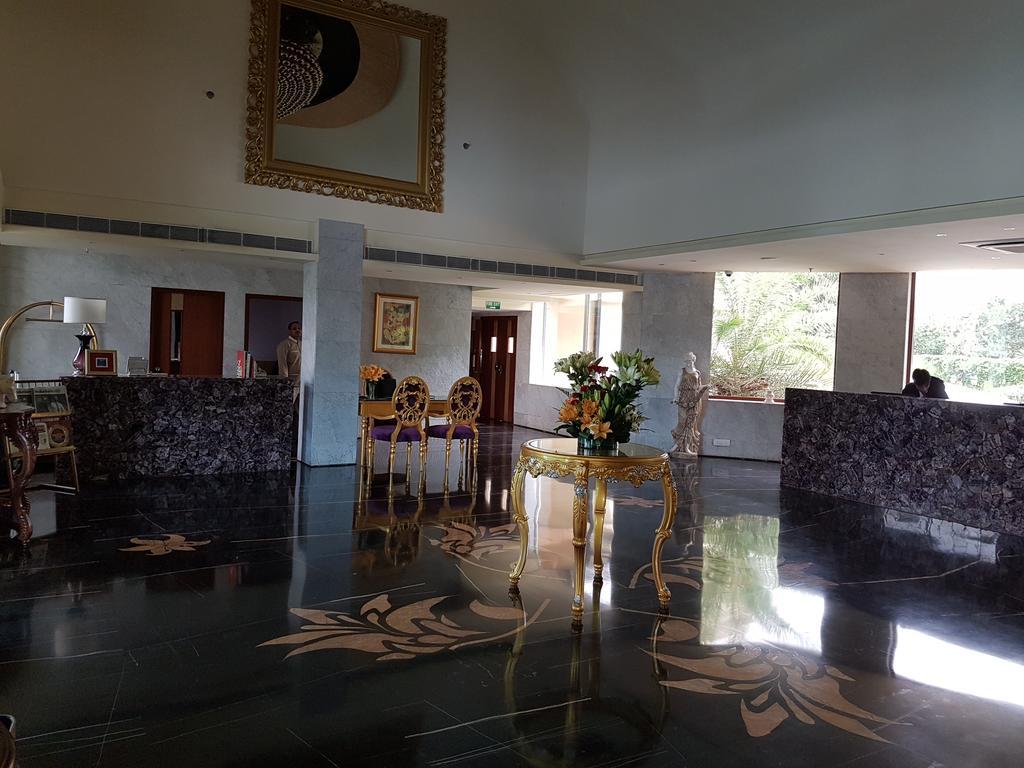 Hotel Atrio By Devam Gurgaon Zewnętrze zdjęcie
