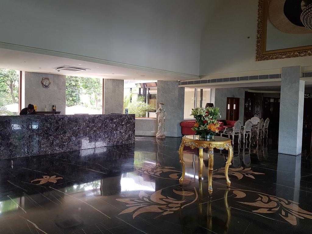 Hotel Atrio By Devam Gurgaon Zewnętrze zdjęcie