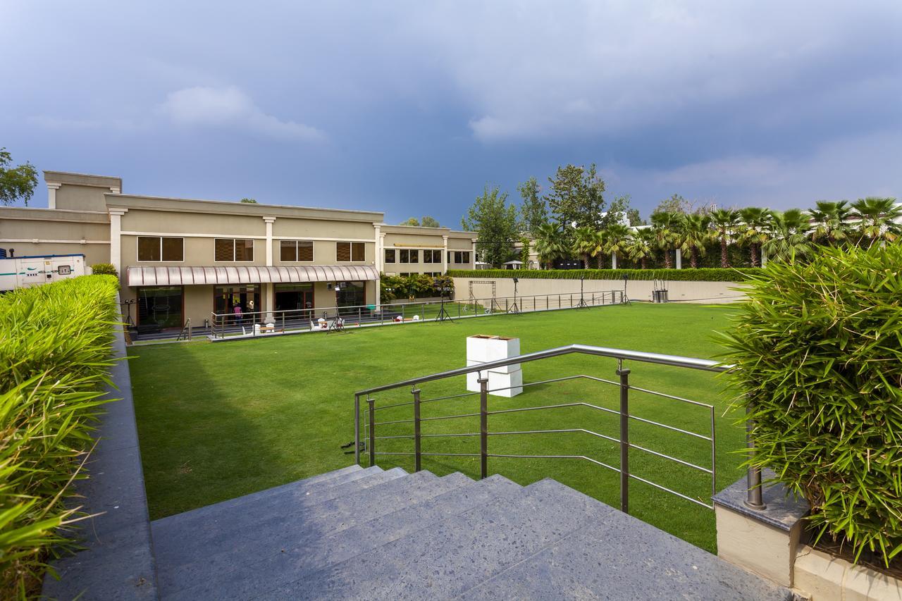 Hotel Atrio By Devam Gurgaon Zewnętrze zdjęcie