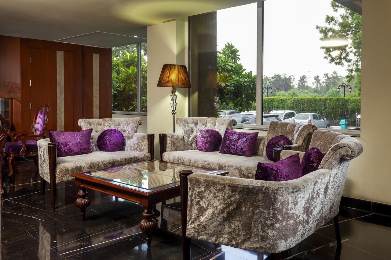 Hotel Atrio By Devam Gurgaon Zewnętrze zdjęcie