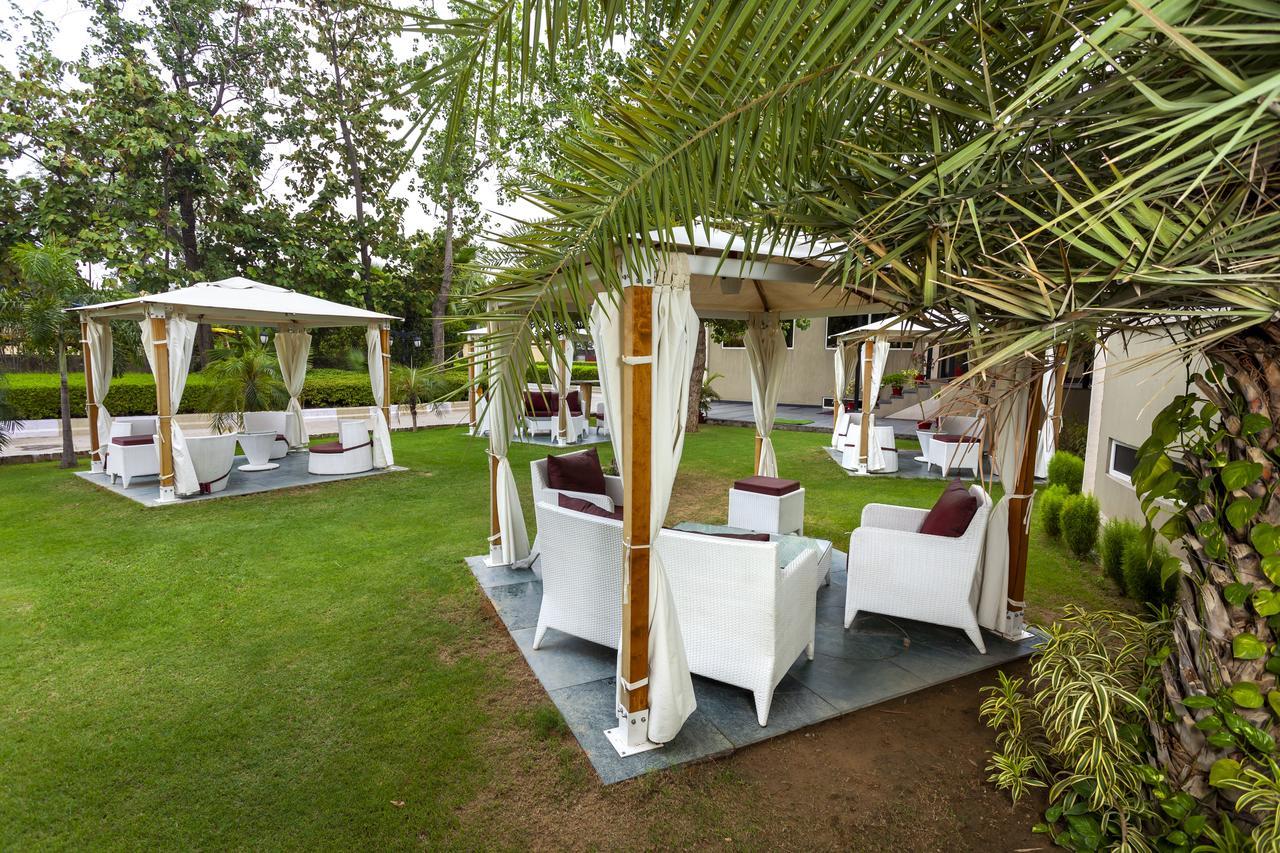 Hotel Atrio By Devam Gurgaon Zewnętrze zdjęcie
